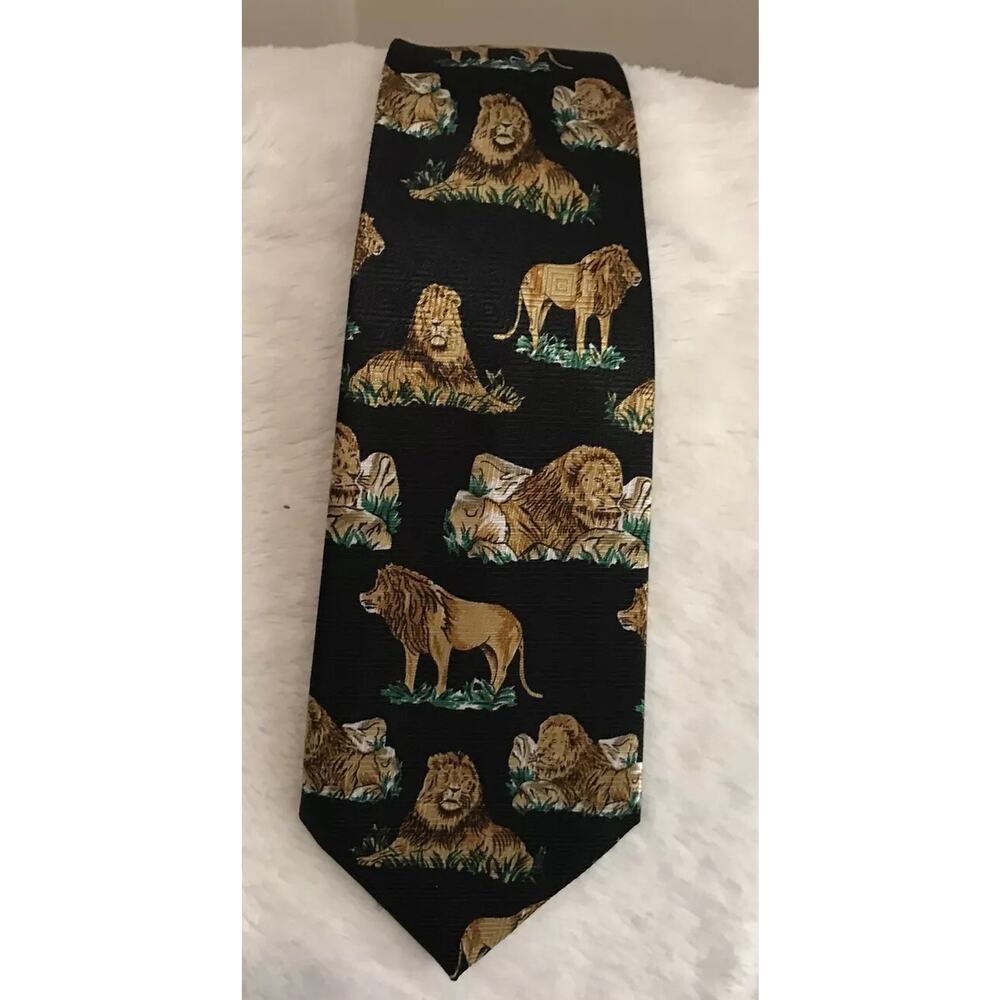 Vintage Lion Themed Novelty Tie. Designs By A. Rogers 100% Polyester. Korea